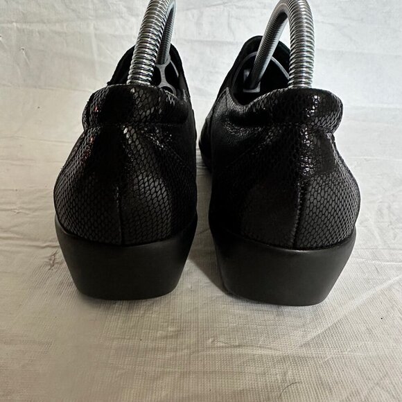 SAS Dream 10.5 Wide Black Snake Skin Pattern Slip On Loafers Comfort Shiny USA - Picture 4 of 7